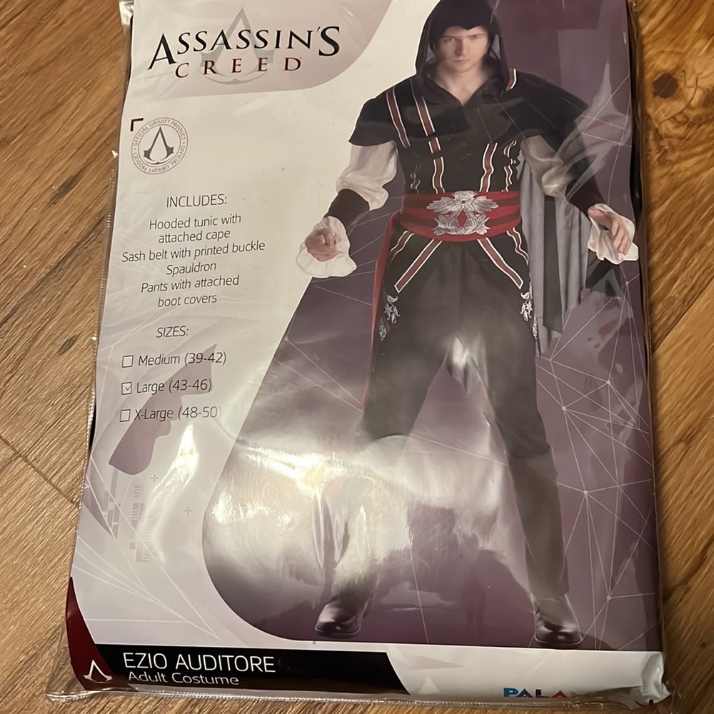 Ezio black Assassins creed costume